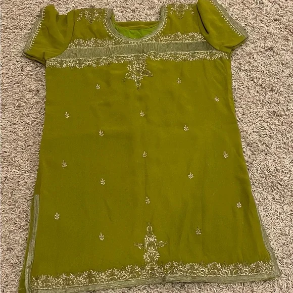 Indian pant suit with dupatta - Picture 2 of 5